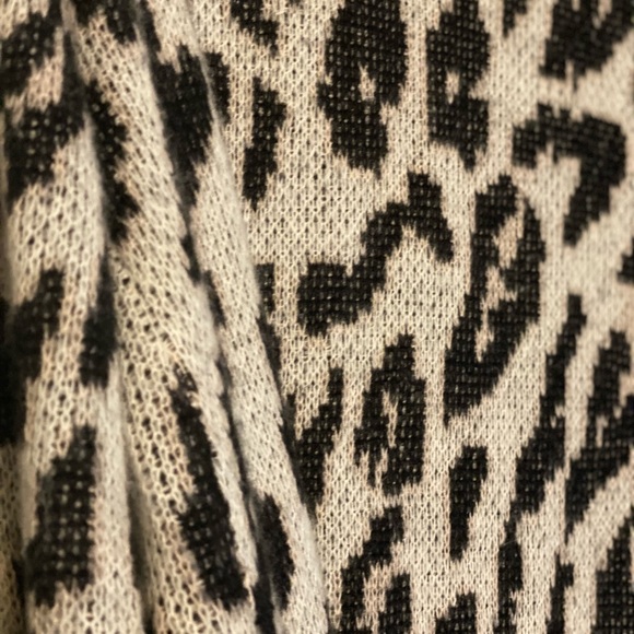 BB Dakota Womens Feline Myself Leopard Jacquard Cardigan - Picture 4 of 4